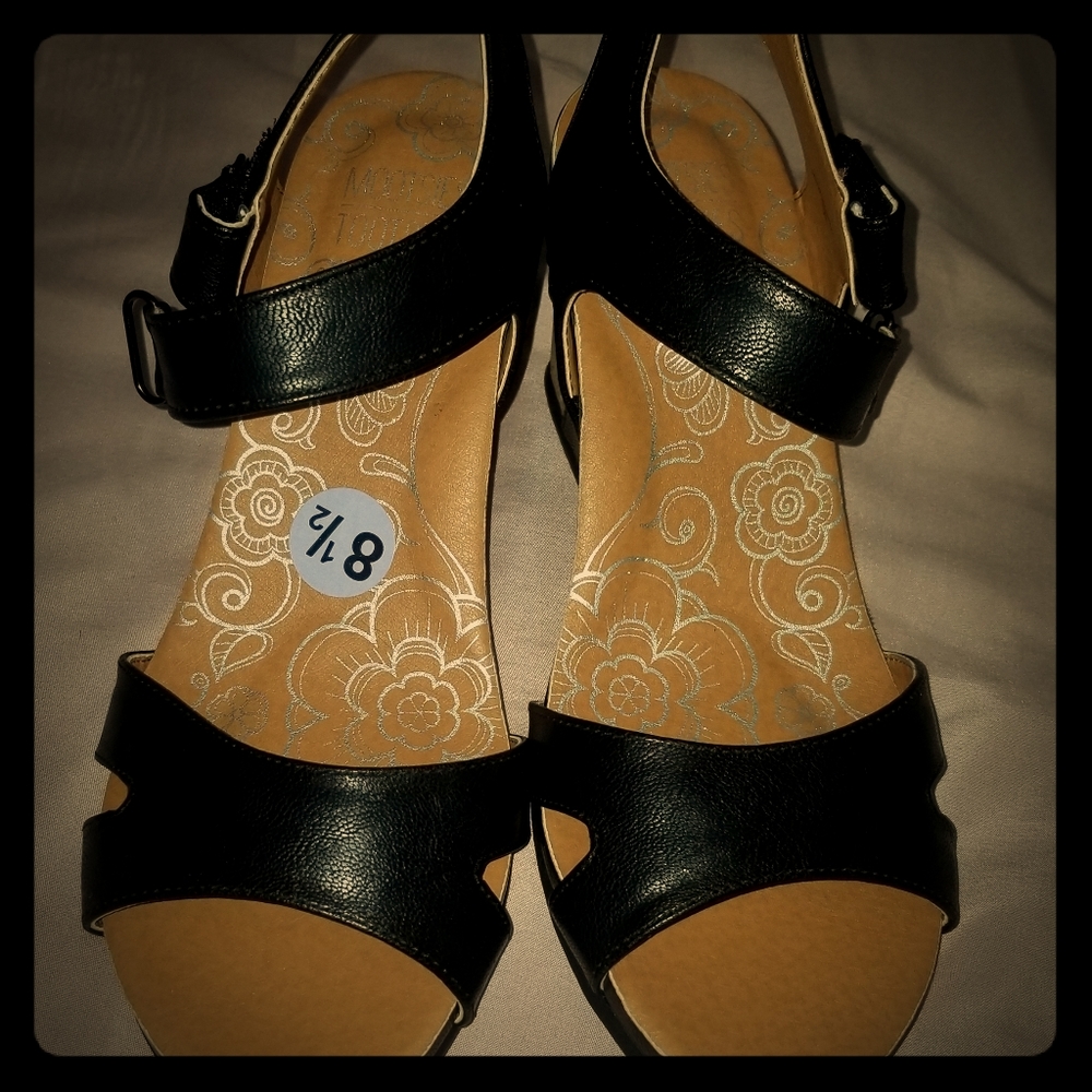 Black strap wedges